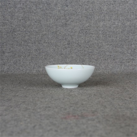 青瓷莲纹茶盏
