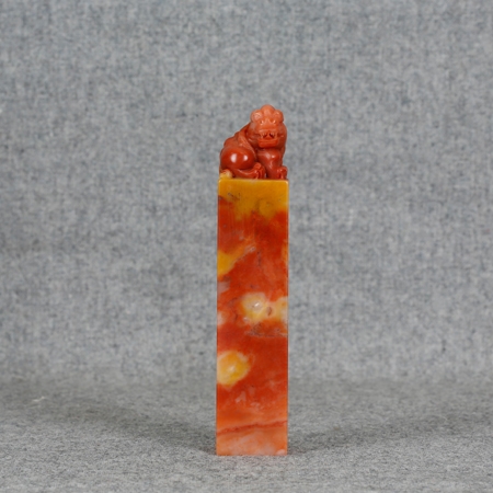 三彩芙蓉雕瑞兽钮章  1件