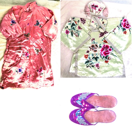 绣花童服2件、帽子1件、绣花鞋1双