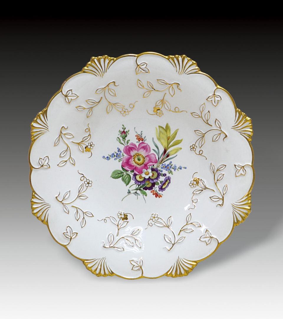 约1930年代德国梅森彩绘花卉描金大赏盘(直径:29.5cm)