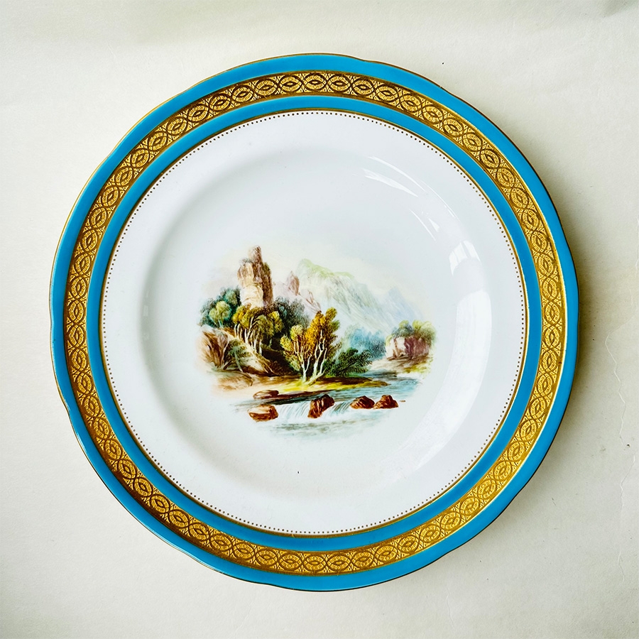 19世纪英国瓷器Minton松石蓝手绘鎏金赏盘(尺寸直径约23cm)