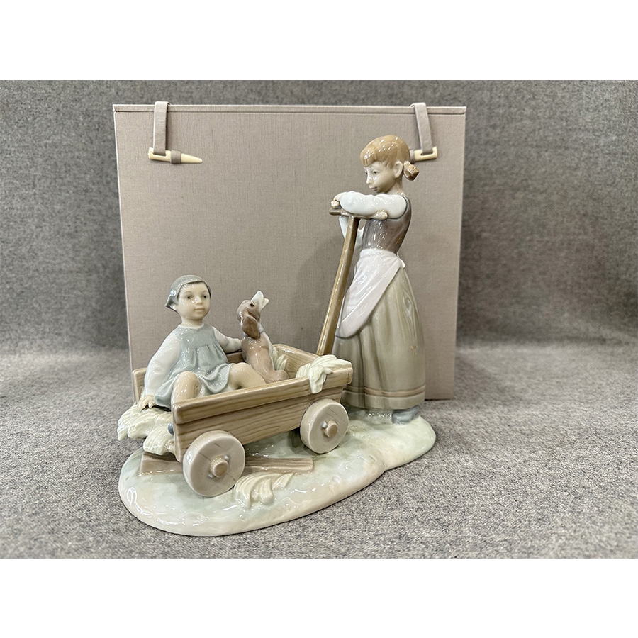 西班牙雅致"My Pet My Love"瓷塑摆件(21.5×13×21.5cm)