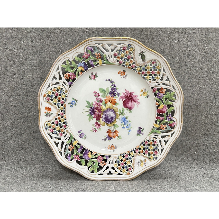 德国德累斯顿手绘描金镂空百花图大赏盘(直径:26cm)